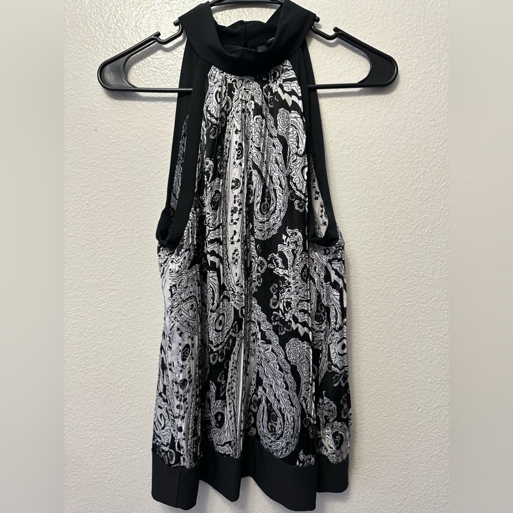 Cute black and white top.